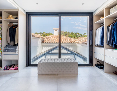 Villa en venta en El Madroñal, Benahavis
