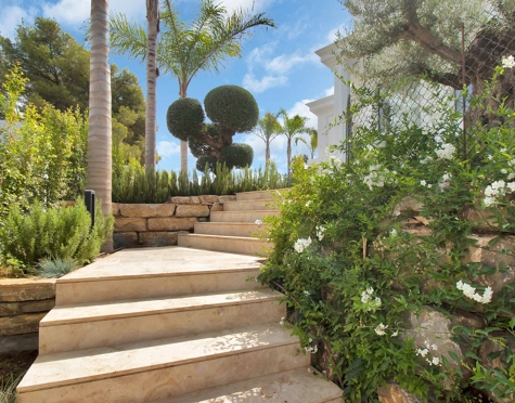 Villa for sale in Las Lomas de Marbella, Marbella Golden Mile