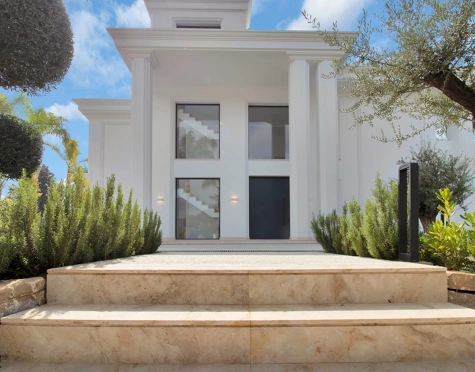 Villa for sale in Las Lomas de Marbella, Marbella Golden Mile
