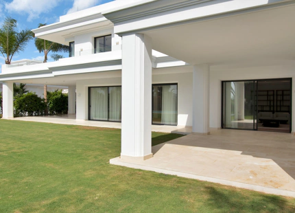 VILLAS A ESTRENAR EN LAS LOMAS DE MARBELLA