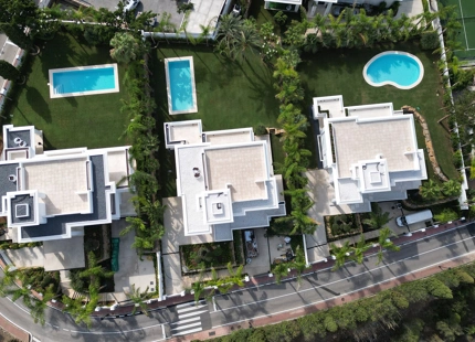 VILLAS A ESTRENAR EN LAS LOMAS DE MARBELLA