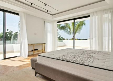 VILLAS A ESTRENAR EN LAS LOMAS DE MARBELLA