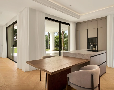 Villa for sale in Las Lomas de Marbella, Marbella Golden Mile