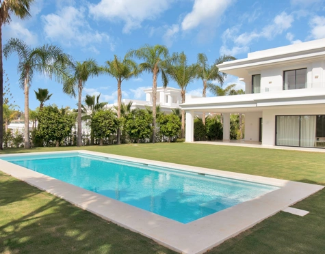 Villa for sale in Las Lomas de Marbella, Marbella Golden Mile