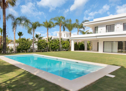 VILLAS A ESTRENAR EN LAS LOMAS DE MARBELLA