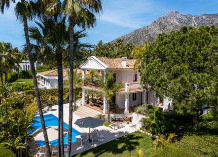 ELEGANTE VILLA UBICADA EN SIERRA BLANCA