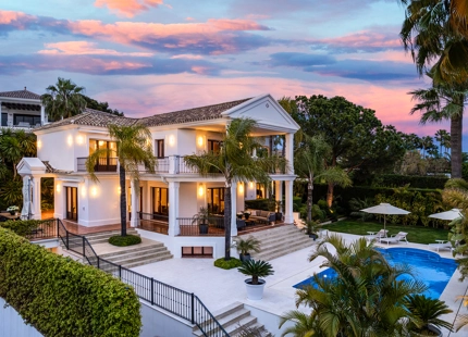 ELEGANTE VILLA UBICADA EN SIERRA BLANCA