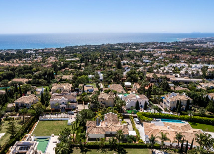 ELEGANTE VILLA UBICADA EN SIERRA BLANCA