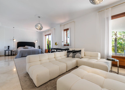 ELEGANTE VILLA UBICADA EN SIERRA BLANCA