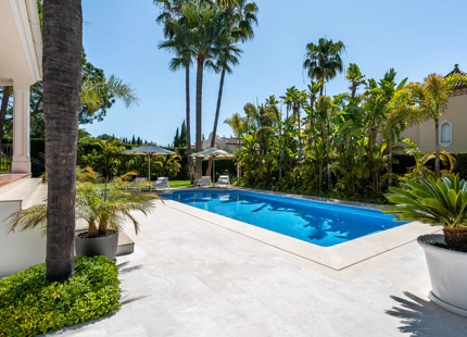 ELEGANTE VILLA UBICADA EN SIERRA BLANCA