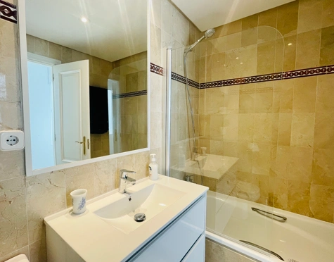 Apartamento en alquiler a corta temporada en Costalita, Estepona East