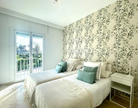 Apartamento en alquiler a corta temporada en Costalita, Estepona East