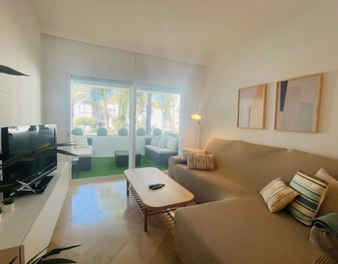 Apartamento en alquiler a corta temporada en Costalita, Estepona East