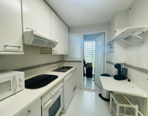 Apartamento en alquiler a corta temporada en Costalita, Estepona East