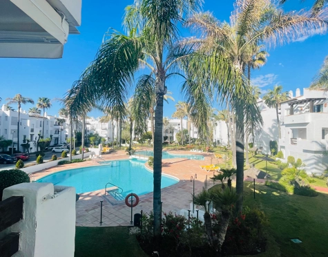 Apartamento en alquiler a corta temporada en Costalita, Estepona East