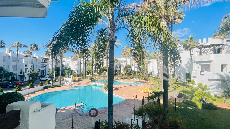 Apartamento en alquiler a corta temporada en Costalita, Estepona Este