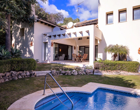Villa for sale in Los Arqueros, Benahavis