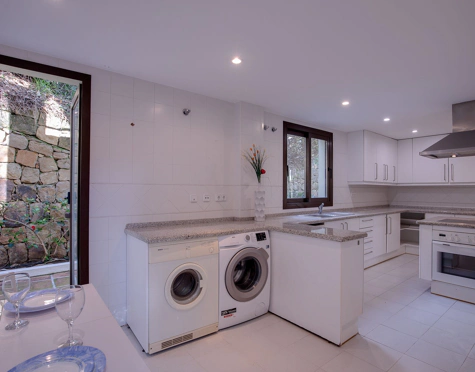 Villa for sale in Los Arqueros, Benahavis
