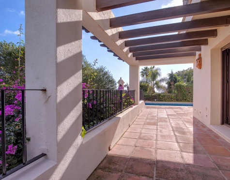 Villa for sale in Los Arqueros, Benahavis