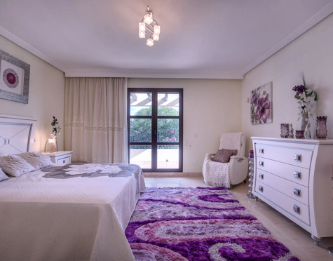 Villa for sale in Los Arqueros, Benahavis