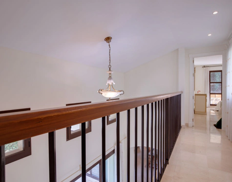Villa for sale in Los Arqueros, Benahavis