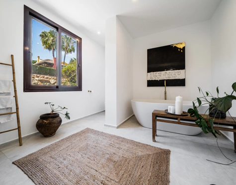 Villa for sale in Hacienda las Chapas, Marbella Este