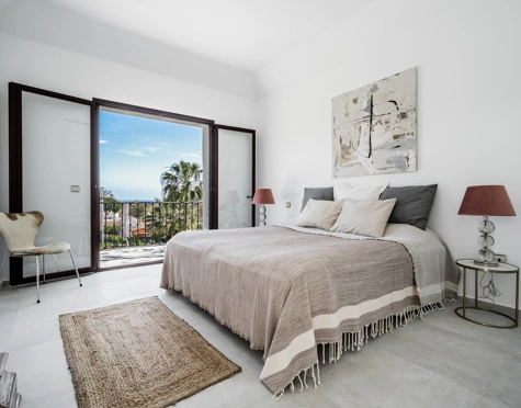Villa for sale in Hacienda las Chapas, Marbella Este
