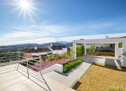 MODERN VILLA FOR SALE IN BENAHAVIS
