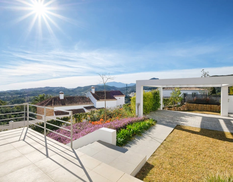 Villa for sale in Puerto del Capitan, Benahavis