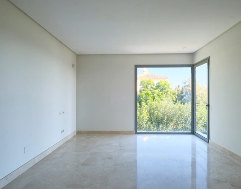 Villa for sale in Puerto del Capitan, Benahavis