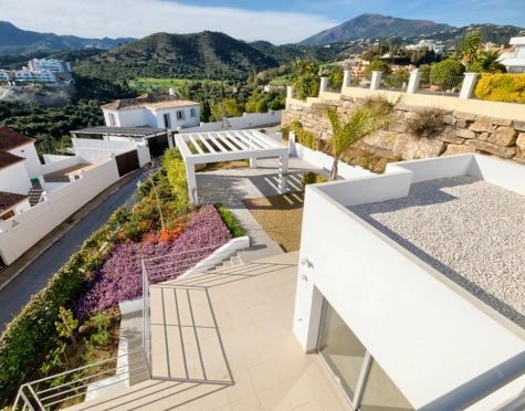 Villa for sale in Puerto del Capitan, Benahavis
