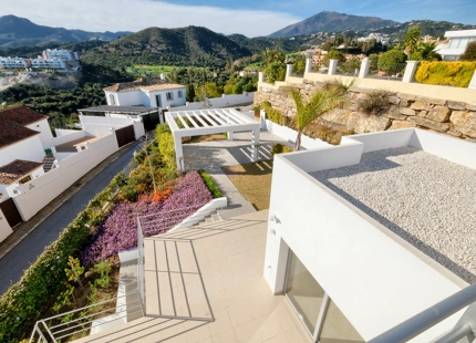 MODERN VILLA FOR SALE IN BENAHAVIS