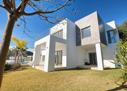 MODERN VILLA FOR SALE IN BENAHAVIS