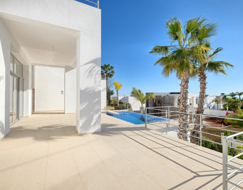 Villa for sale in Puerto del Capitan, Benahavis