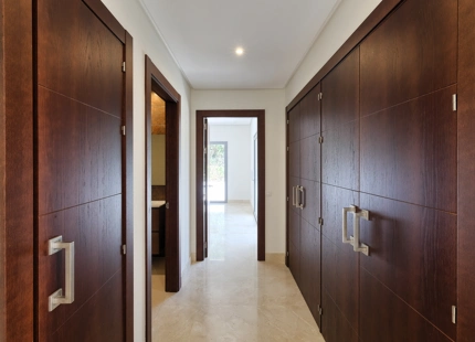 MODERN VILLA FOR SALE IN BENAHAVIS
