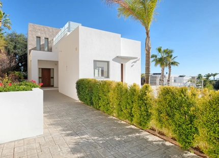 MODERN VILLA FOR SALE IN BENAHAVIS
