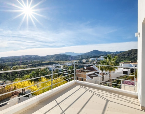 Villa for sale in Puerto del Capitan, Benahavis