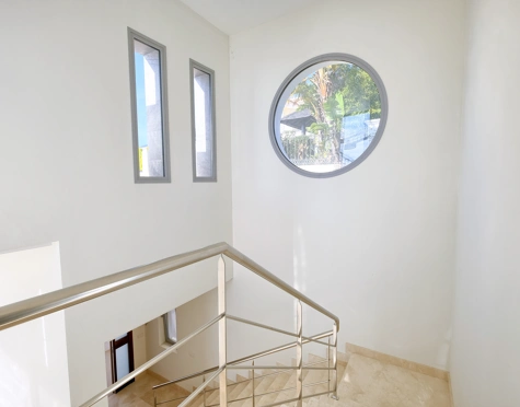 Villa for sale in Puerto del Capitan, Benahavis