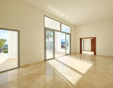 Villa for sale in Puerto del Capitan, Benahavis