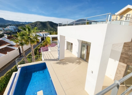 MODERN VILLA FOR SALE IN BENAHAVIS