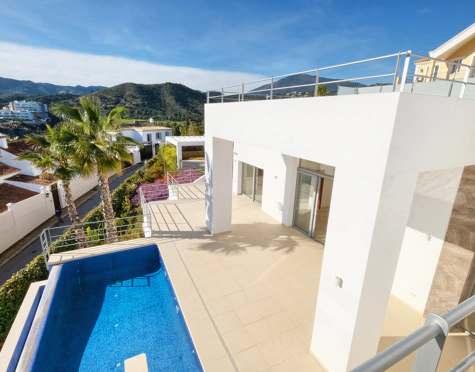 Villa for sale in Puerto del Capitan, Benahavis