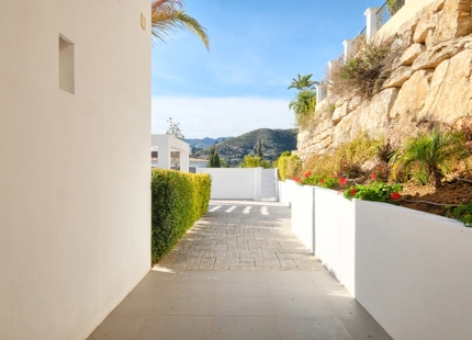 MODERN VILLA FOR SALE IN BENAHAVIS