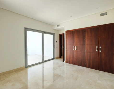 Villa for sale in Puerto del Capitan, Benahavis