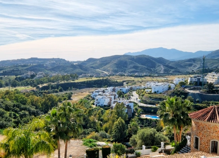 MODERN VILLA FOR SALE IN BENAHAVIS