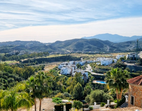 Villa for sale in Puerto del Capitan, Benahavis
