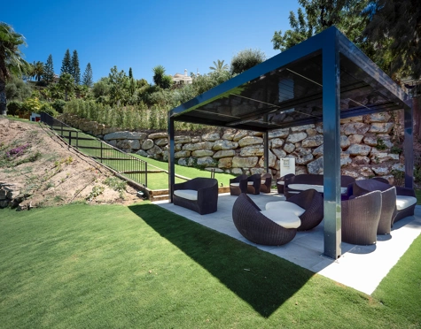 Villa for sale in Benahavis