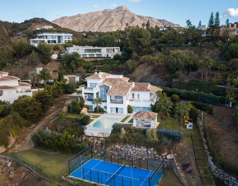 Villa for sale in Benahavis