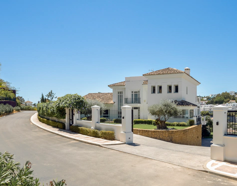 Villa for sale in Benahavis