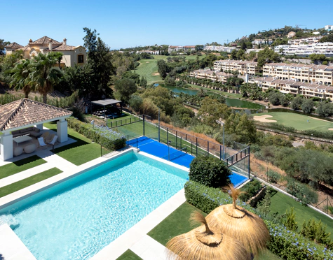 Villa for sale in Benahavis