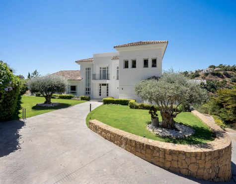 Villa for sale in Benahavis